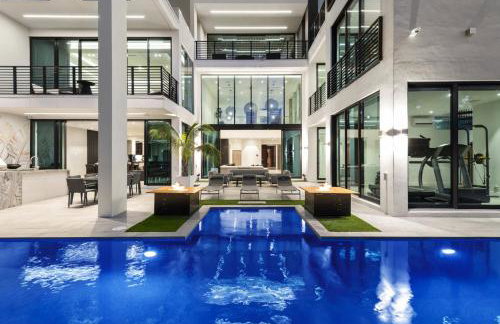Three Story Waterfront Villa with Basketball and Mini Golf - Foto 61