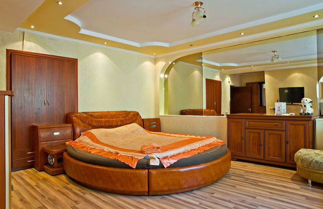 Lessor Apartments - Photo 9