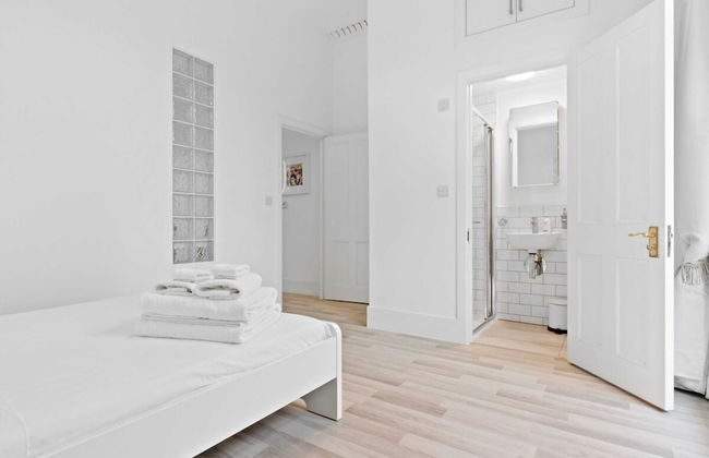Refined, Light 1 Bed Apt w Balcony in Brixton - Foto 5