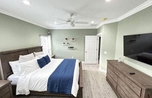 BRAND NEW! Lakefront 9BR Pool Hot Tub Outdoor Kitchen BBQ Theater 2 miles Disney - Foto 62