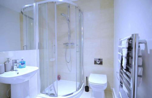 Near Dlr station -WiFi -Parking -Pets -Sleeps 5 - Foto 11