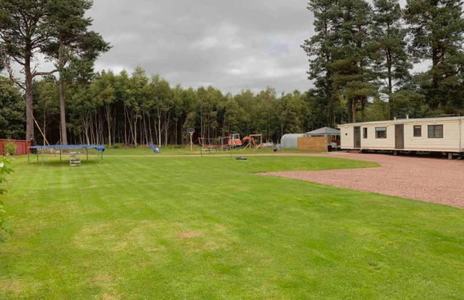 Lovely Semi-rural Caravan & Hot Tub - Sleeps Fam 6 - Photo 9