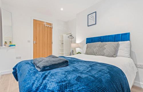 Central 2 Bedroom Apartment with Free Parking Sleeps 8 & Walk to City Centre & Arena - Foto 11