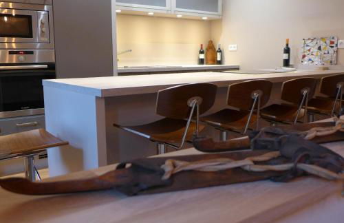 Poles Apart - Foto 5