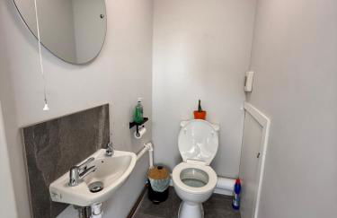 Families and Contractors Dudley DY1 - Foto 12