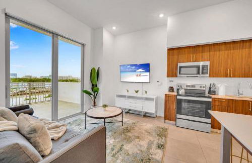 Modern Unit in Downtown Miami With Free Parking - Photo 8