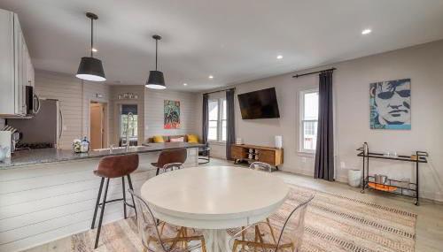 3 Bedroom Greek Revival Cottage Walk to Big House - Foto 4