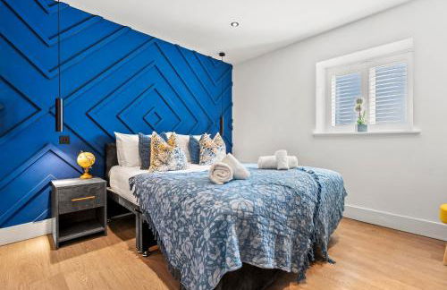 The Oaks Barn - A Countryside Luxury Rural Escape with Hot tub & Fire Pit! Tranquil Group Retreat - Sleeps 8, Pet Friendly & Off road Parking - By Blue Puffin Stays - Photo 20