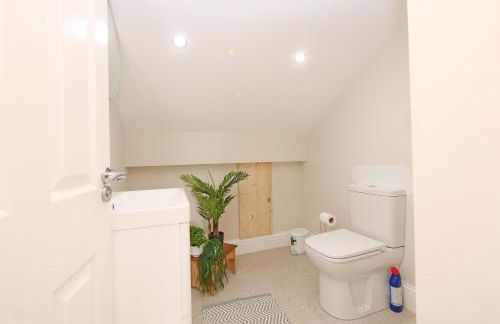 Apartment 11 Bluebridge with Free Parking - Photo 14