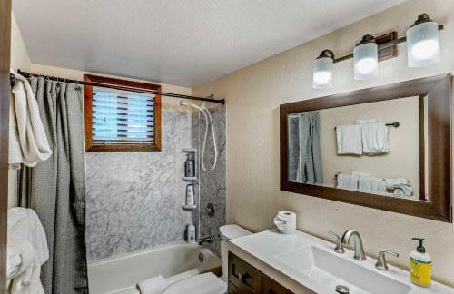 Secluded Tahoe Retreat Near Trails and Beach - Foto 21