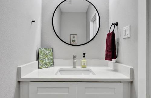 Waxahachie Walkup Backyard Oasis 1 Mi to DWTN Professionally Managed By Stay Albatross - Foto 11