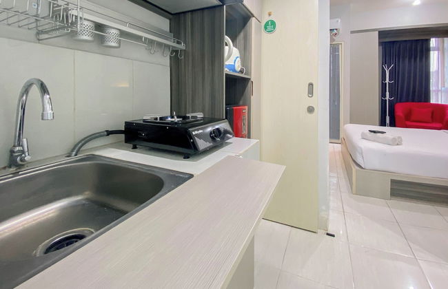 Comfortable 1Br Without Living Room At Amartha View Apartment - Foto 8