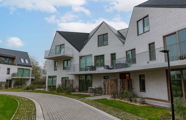 Cozy Beach Apartment in Middelkerke for 5 Guests Bright Living Space With Terrace - Photo 5