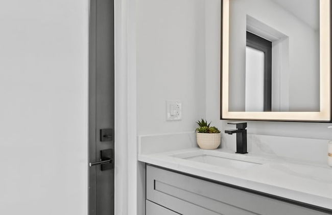 Stunning Poolside Luxury Retreat - Foto 19