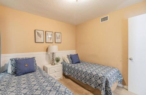 NEAR DIS & Sleeps 10! TWO King Master BR Suites, Bunks For The Kids, Private Patio, NO Steps, Pool, LOW Rates! - Foto 67