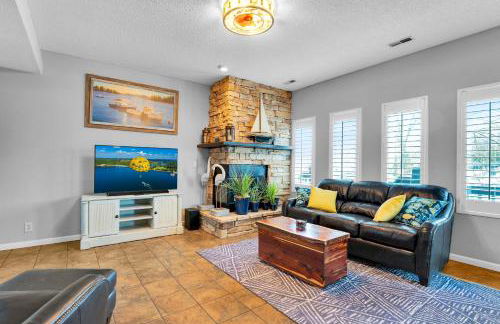 Waterfront Sunrise Beach Rental with Private Dock - Foto 21