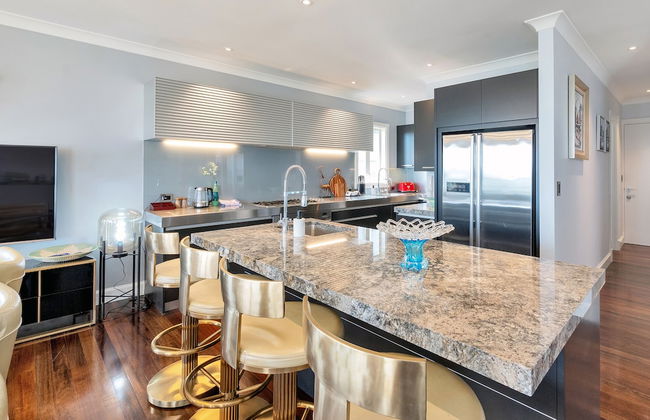 Magnificent Harbour View Villa in Orakei - Photo 11