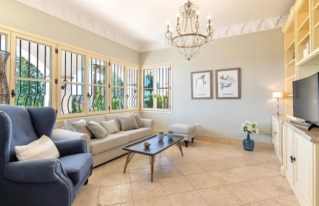 Super Villa Near Beach with Heated Pool - Foto 15