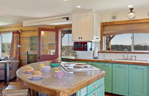 Lindas Perch by KABINO On Bank of Henrys Fork Mtn Views Fishing 6 acres Snake River WIFI - Foto 18