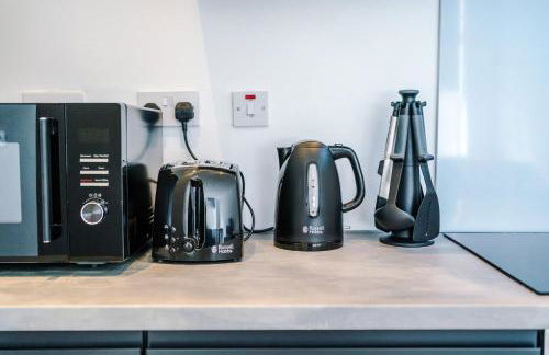 Cohost Partners Cozy Stay Heart of Warrington - Photo 32