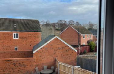 Stunning Large Detached Gloucester, 4 beds, 3 bedroom, 2 bathroom property, Nr Chelt, The Docks and Quays sleeps 6 - Photo 53