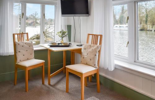 Riverside Retreat - Photo 7