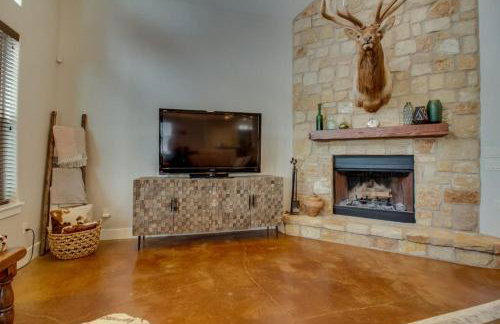 Lakefront Home with WiFi, Entertainment, Dock & Lake Views - Dogs OK - Photo 10