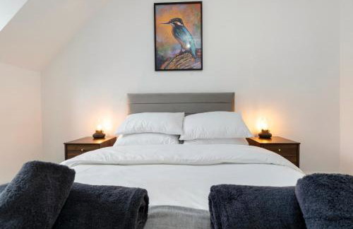 London 4-Bed in Coulsdon, 20 mins Gatwick, Parking - Foto 2