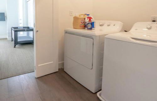 Beautiful Modern 3BR in the Grove ABODEbucks - Photo 46