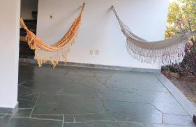 Casa com piscina para até 6 pessoas com duas camas de casal e sofá-cama casal - Foto 21