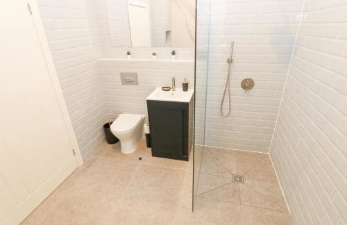 Seraphim House - Photo 31