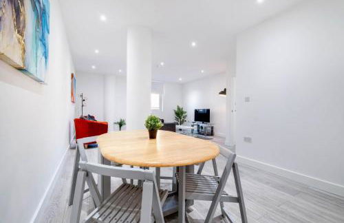 Luxurious 1 Bed Serviced Apartment with Wi-Fi - Photo 9