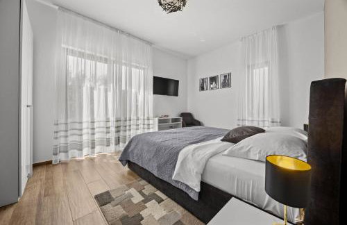 Villa Ula in Pula with heated pool, sauna & private tennis court - Photo 11