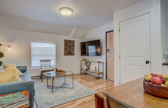 1BR Downtown Urbanitydining, Drink, Cafes & Escape - Photo 9