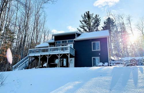 Outstanding Retreat with Dock, Game Space and Lake Views in Wisconsin - Foto 34