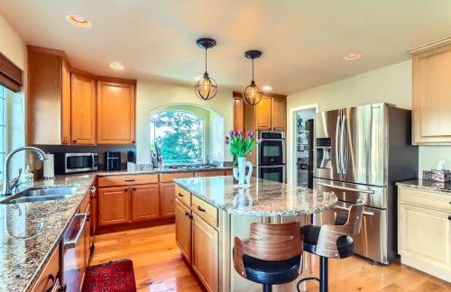 Denver Retreat Home with Stunning Lake, Mountain Views and Luxury Amenities - Foto 2