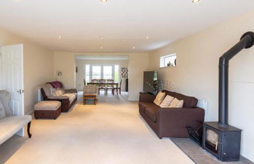 Grand 5BR Home in Market Harborough with Parking - Foto 10