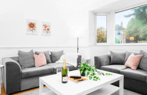 Four Bed House - Garden - Parking - Speed Wi-Fi 75CMR - Foto 1