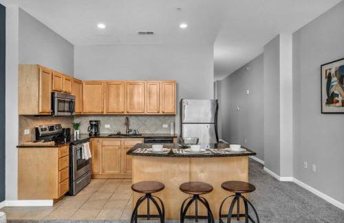 Epic Downtown Pad • Entertain & Unwind - Foto 11