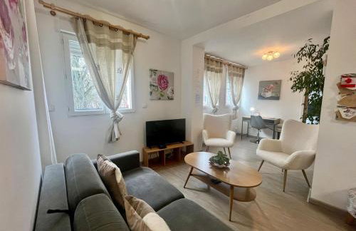 gîte 65 m2 200 m gare t-g-v et fac 400 m centre-ville grand parking 250 places gratuit face au logement - Foto 2