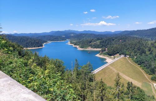 Kuća pokraj Lokvarskog jezera - Foto 16