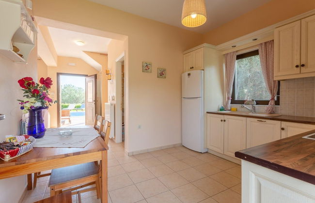 Villa Marina Large Private Pool Walk to Beach Sea Views A C Wifi Car Not Required - 2300 - Foto 8