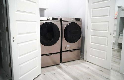 Walk to Crystal Beach Chic Family Retreat with Deck - Foto 27