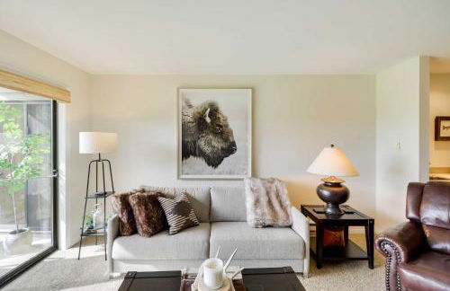 Beautiful Bigfork Condo with Hot Tub Access! - Foto 6