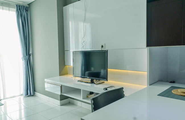 Homey and Comfy 1BR at Casa de Parco Apartment - Foto 13