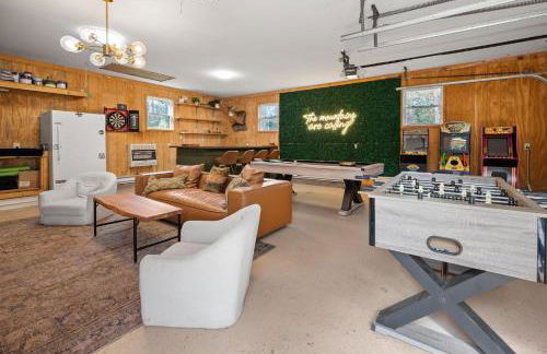 Relaxing Pocono Stay Near Lake with Hot Tub & BBQ - Foto 12