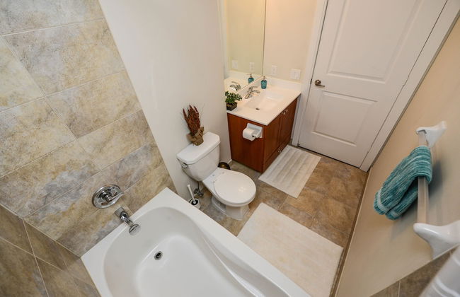 Sarkar Suites - 330 Burnhamthorpe Road - Photo 22