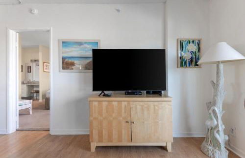 Spacious 3BR Beachfront Condo with Balcony & Parking - Foto 12