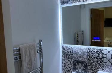 1 double bed studio with private access and parking - Photo 4