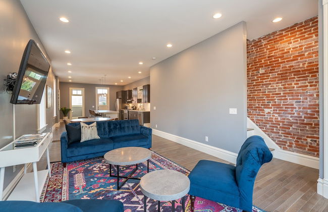 Parkside Comfort | JZ Vacation Rentals - Photo 12